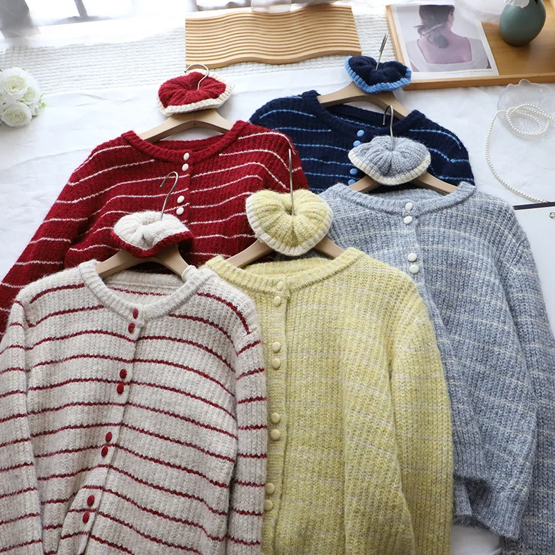 เสื้อคาร์ดิแกนถักลายทางสไตล์เกาหลี แฟชั่นใหม่สำหรับผู้หญิง คอกลม ติดกระดุมแถวเดียว ทรงหลวม สไตล์วินเทจ ลำลอง เนื้อผ้านุ่ม