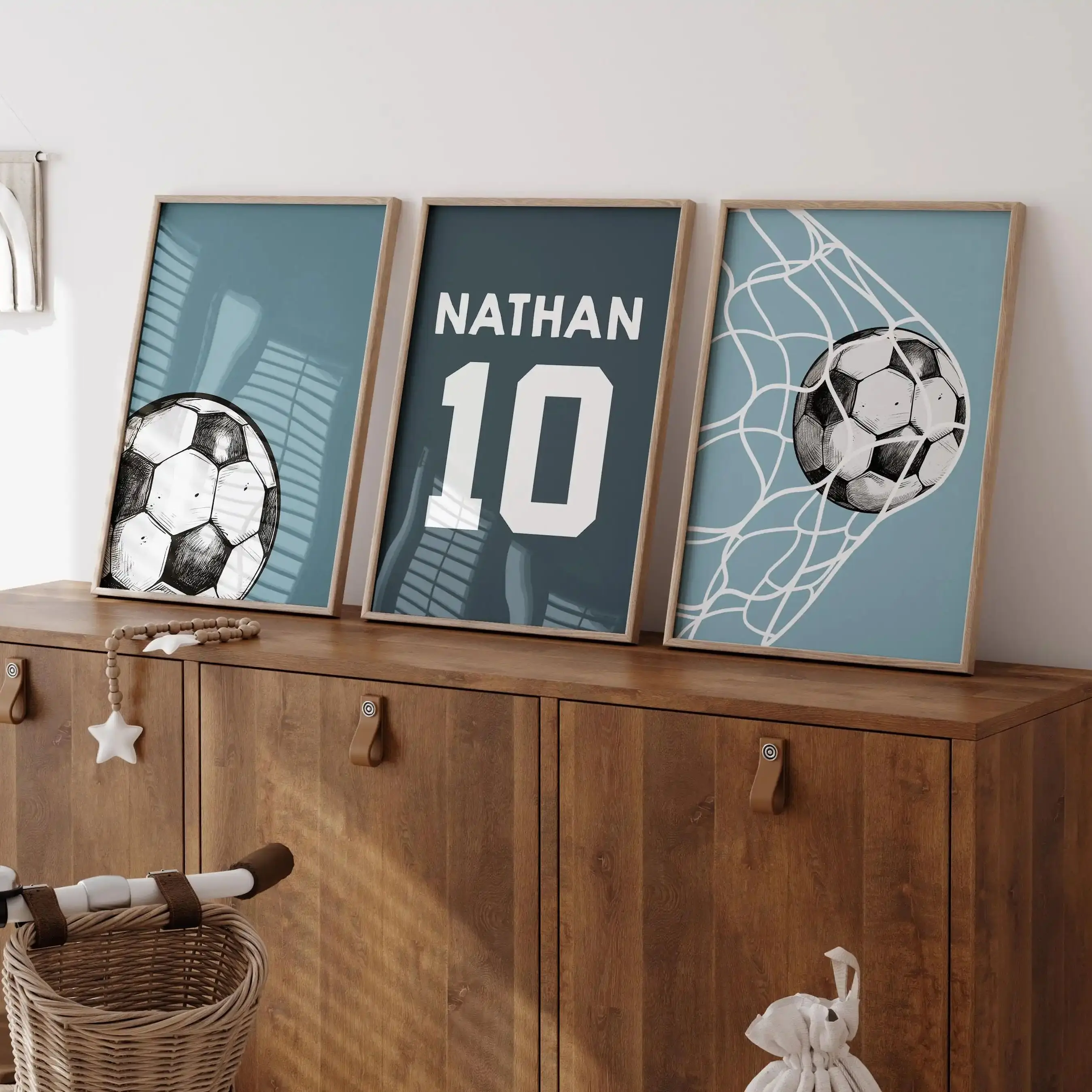 اسم ورقم مخصص لكرة القدم ملصقات فنية جدارية للأولاد ديكور غرفة نوم كرة القدم يطبع مجموعة من 3 ملصق فني شخصي هدية رياضية