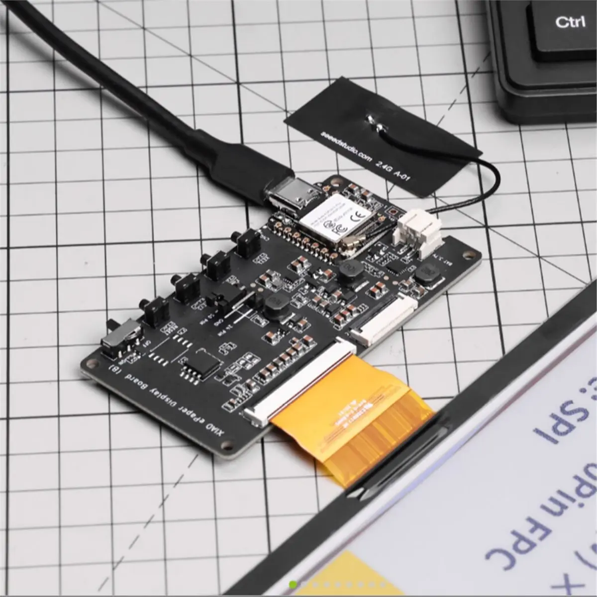 A26Z XIAO EPaper Display Board EE04, Powered By XIAO - Plus, Support 24-Pin 50-Pin EPaper Display, for EPaper