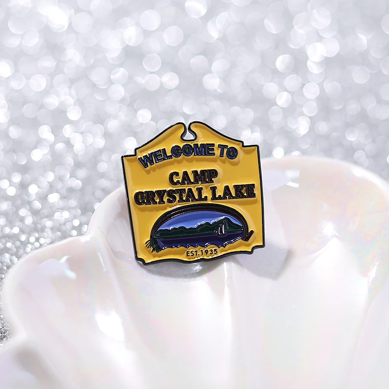 مرحبا بكم في كامب كريستال ليك المينا دبابيس مضحك الرجعية دبابيس ظهره شارة التلبيب خمر مجوهرات هدية للأصدقاء #4