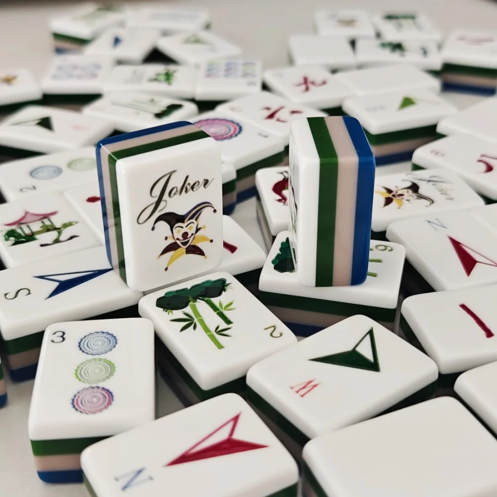 Luxury Engraved Mahjong Set Blue 4-Layer Acrylic American Mahjong Set 160 Tiles Portable Mah Jongg Board Game Adult Holiday Gift