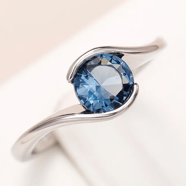 Huitan Prosty i elegancki design Pierścionki damskie z cyrkoniami Solitaire Blue CZ Fantazyjne ślubne akcesoria ślubne Biżuteria modowa