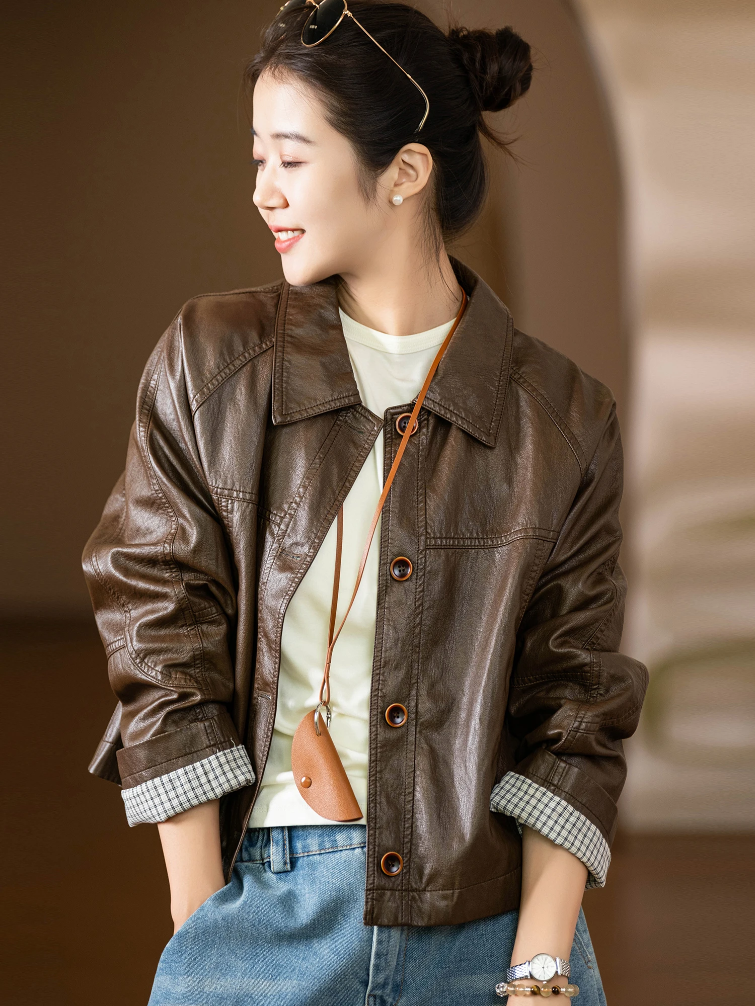 

Женская куртка из протеиновой кожи с отложным воротником и манжетами, текстурированная, с ручной отделкой, малого размера, модная верхняя одежда