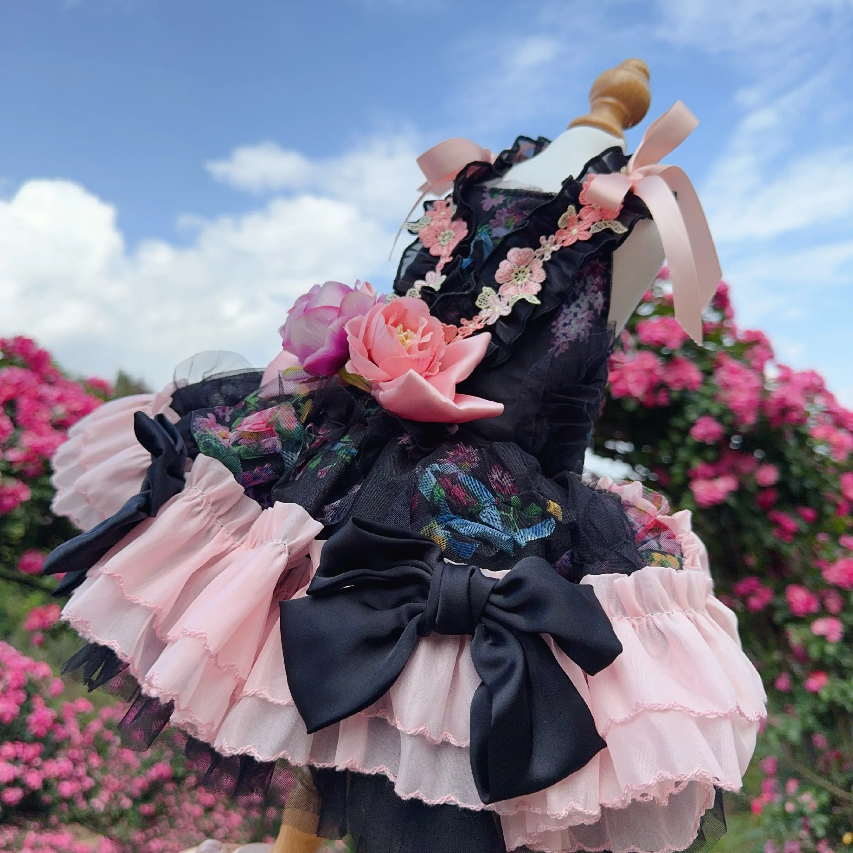 Luxury High-end Black Pink Roseflower Pet Dog Clothes Handmade Long Tail Princess Dress For Small Medium Dog Photography Skirts