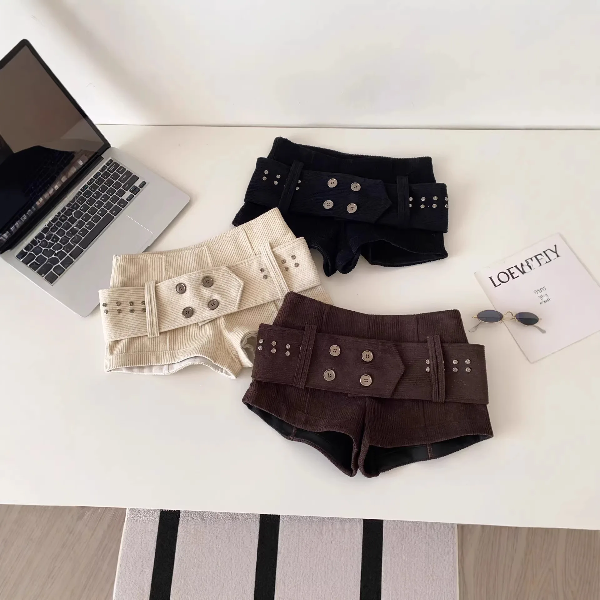 American Retro Fashion with Waist Belt Low Waisted Corduroy Shorts Women's Autumn and Winter New Sexy Casual Pants