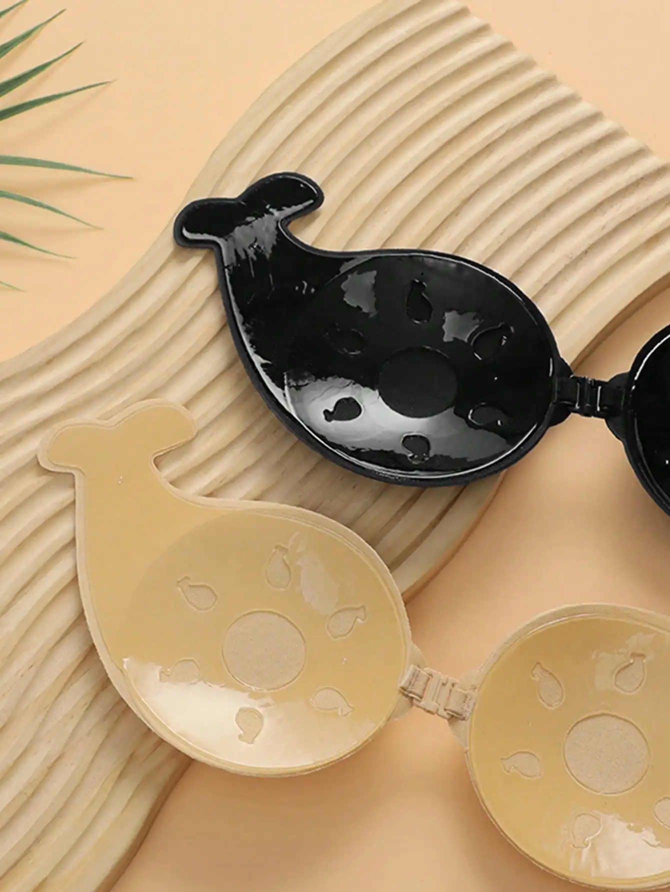 قطعتان من غطاء حلمة الدلفين السيليكوني، رقعة صدر لاصقة غير مرئية قابلة لإعادة الاستخدام، ملحقات الملابس الداخلية والملابس الداخلية