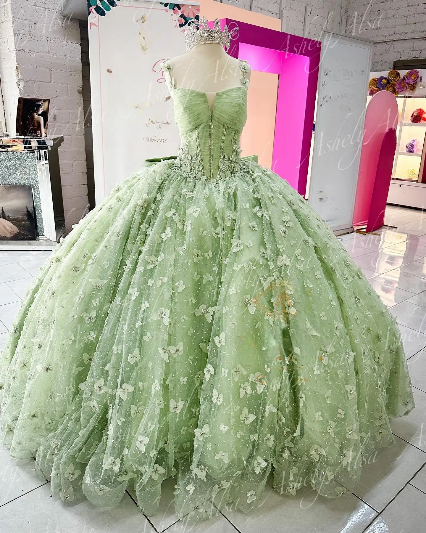 AQ127 Customized Princess Girl Birthday Party Dresses V Neck Butterfly Ball Gown Vestido De xv Anos 15 16 Quinceanera Prom Dress