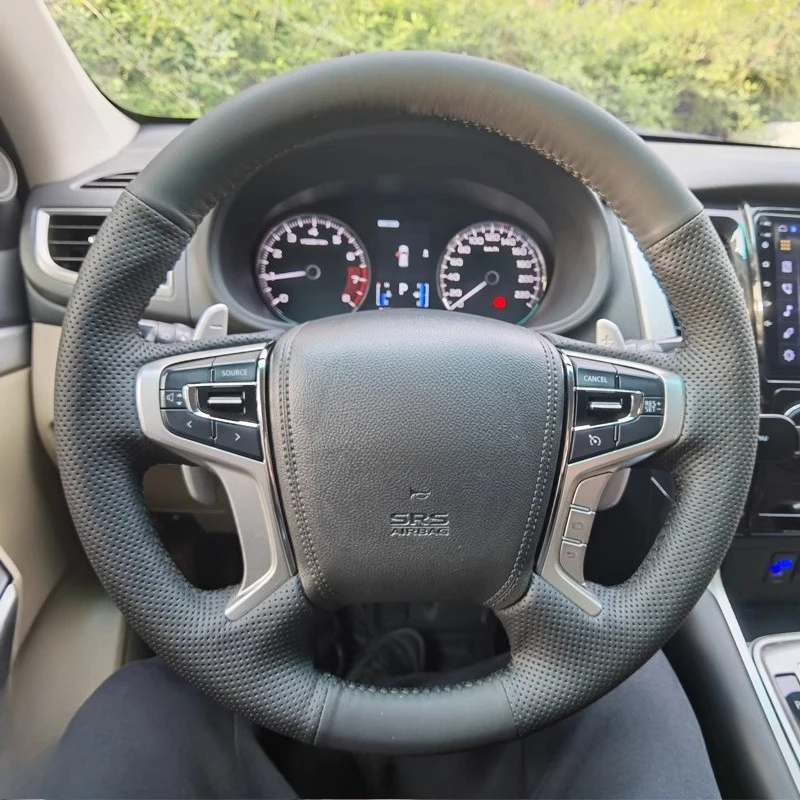 

100% подходит для Mitsubishi Pajero Sport III Montero 2015-2022, прошитый вручную черный чехол на руль из натуральной кожи