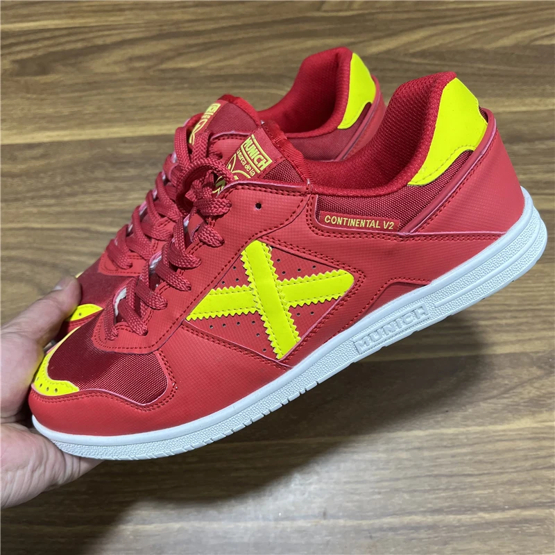 

Men's Professional Football Boots: Comfortable and Versatile Artificial Turf Football Boots Outdoor Football Training Shoes
