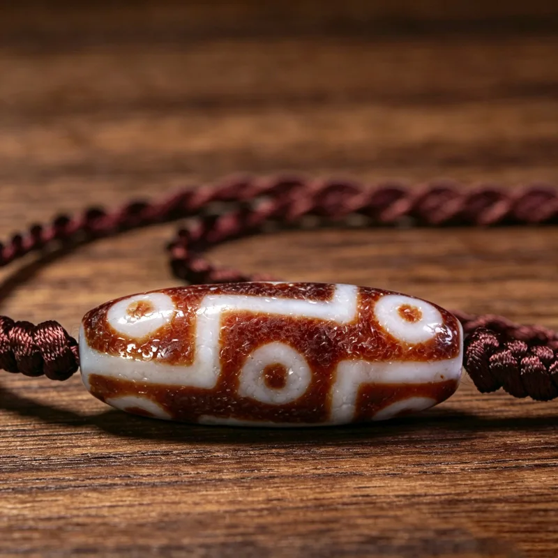 Tibetan Temple Natural Agate Old Dragon Scale Nine-Eyed Dzi Bead Necklace Clavicle Chain, approximately 40x15mm