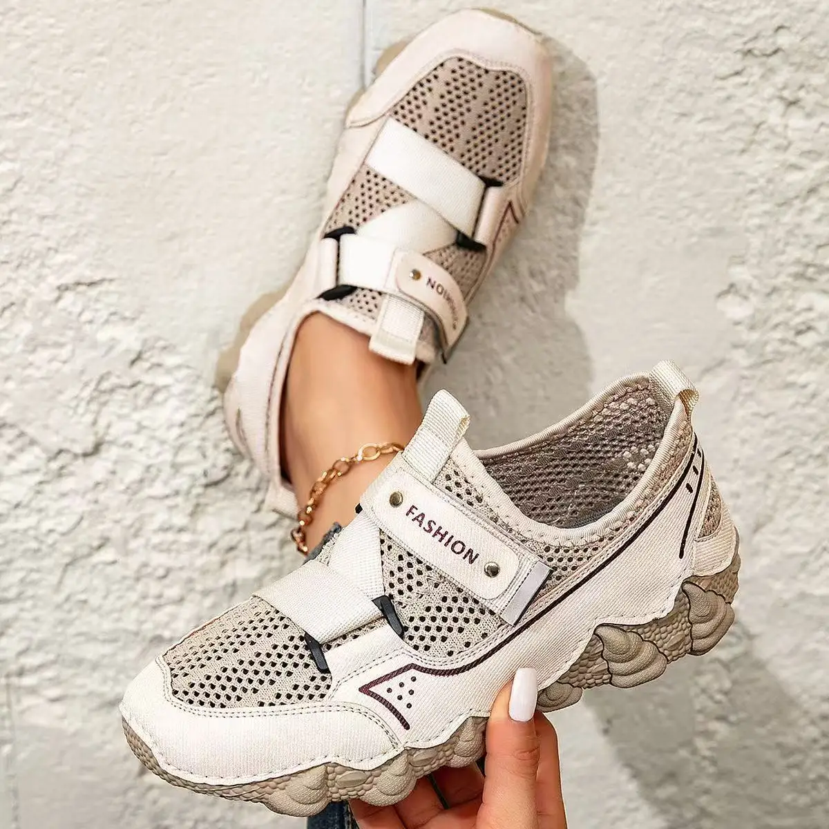

2025 Summer Breathable Mesh Women's Sandals Thick Sole Anti-Slip Outdoor Sandals Hiking Shoes Hiking Shoes