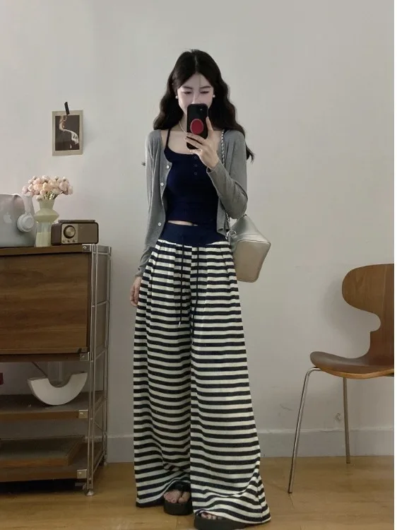 

Комплект из двух предметов: топ и брюки с широкими штанинами в полоску, с завышенной талией, в корейском стиле, для полных женщин, сексуальный и стильный, с бретельками, для ношения поверх одежды.