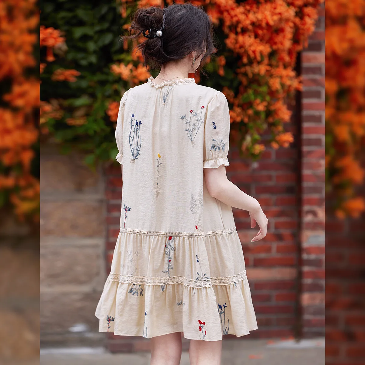 LOUIS YAO 2025 Summer Sweet Embroidered Bubble Sleeve Dress Fresh Tassel Lace Round Neck Loose Women's Dress