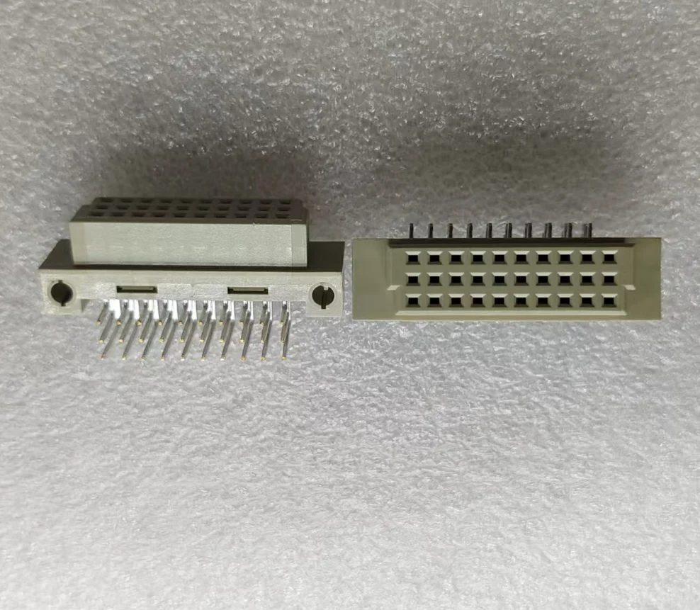 2PCS/9001-18101C00A  9001-18161C00A  9001-18201C00A 9001-18301C00A 9001-18321C00A 9001-18481C00A DIN41612  Series three row