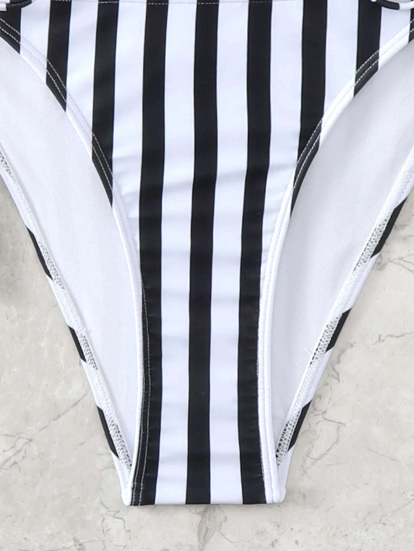 Conjuntos de bikinis sexys con estampado de rayas y cuello halter, traje de baño de dos piezas con lazo en la espalda, Tanga acolchada, traje de baño femenino, bikini tankini