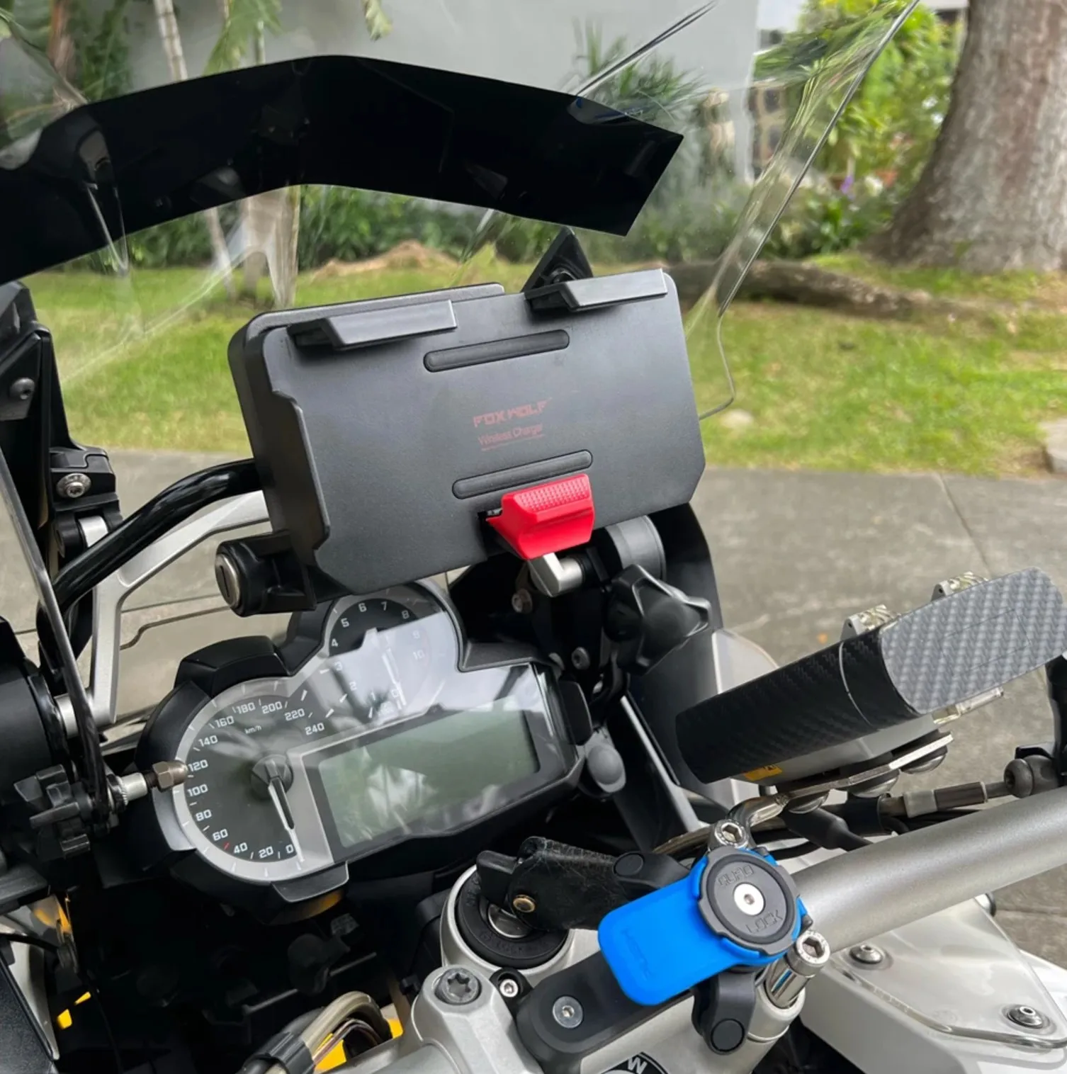 

For BMW F900R S1000XR F850GS F750GS R1250GS R1200GS ADV Motorcycle Phone GPS Holder Wireless Charging Navigation Bracket Stand