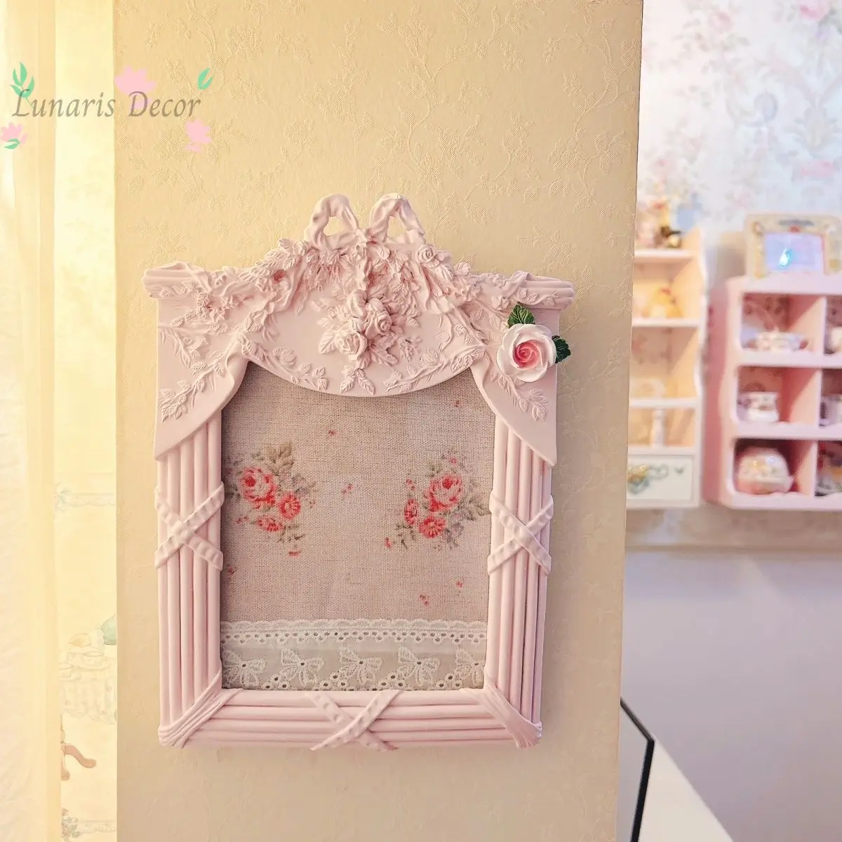 Resin engraved photo frame, which can be hung or set up for dual purposes, size 25 * 17.