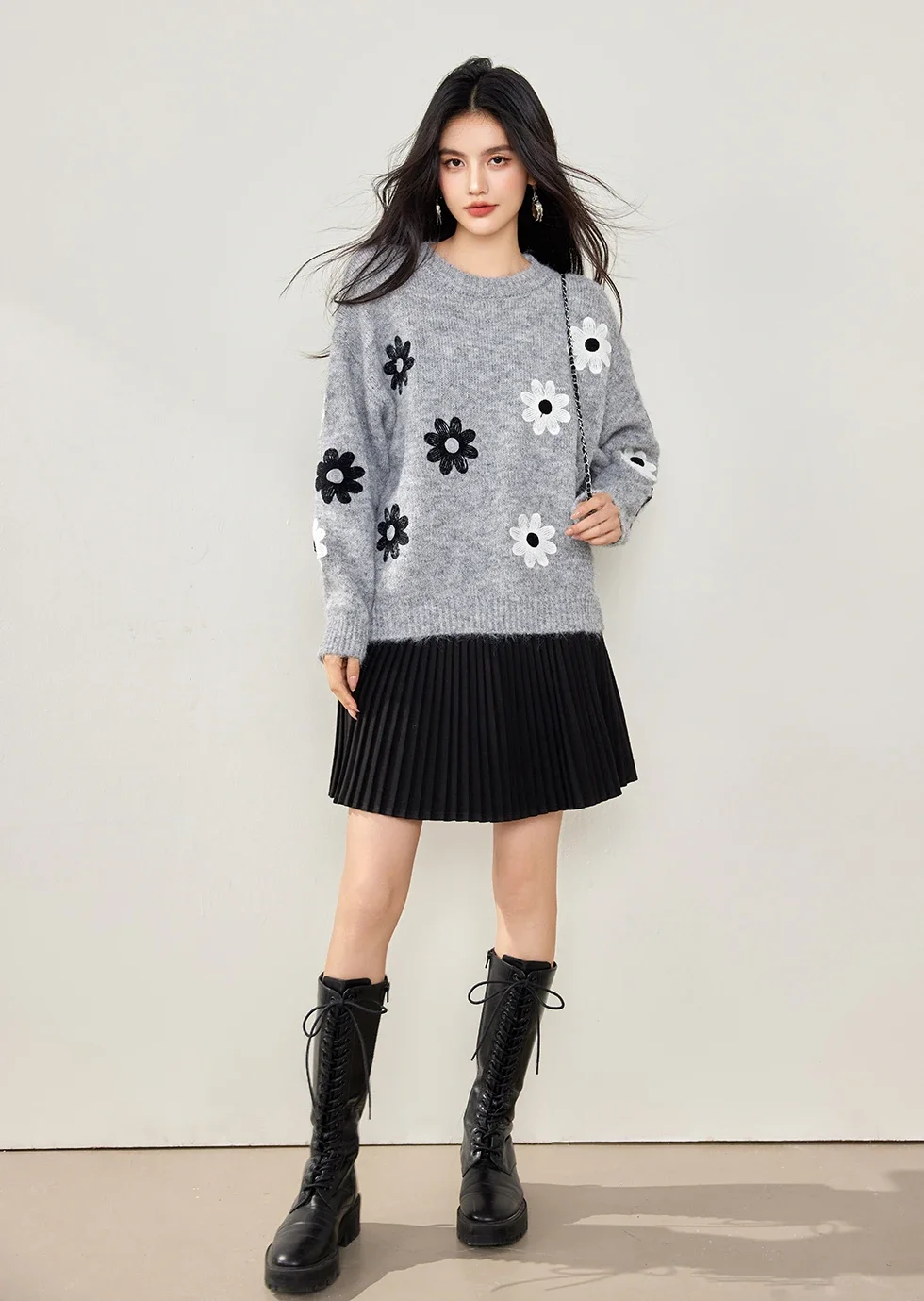 Women's O-neck Flower Embroidery Seahorse Hair Sweaters Autumn and Winter Long-sleeved Loose Casual All-match Pullover Knitwear