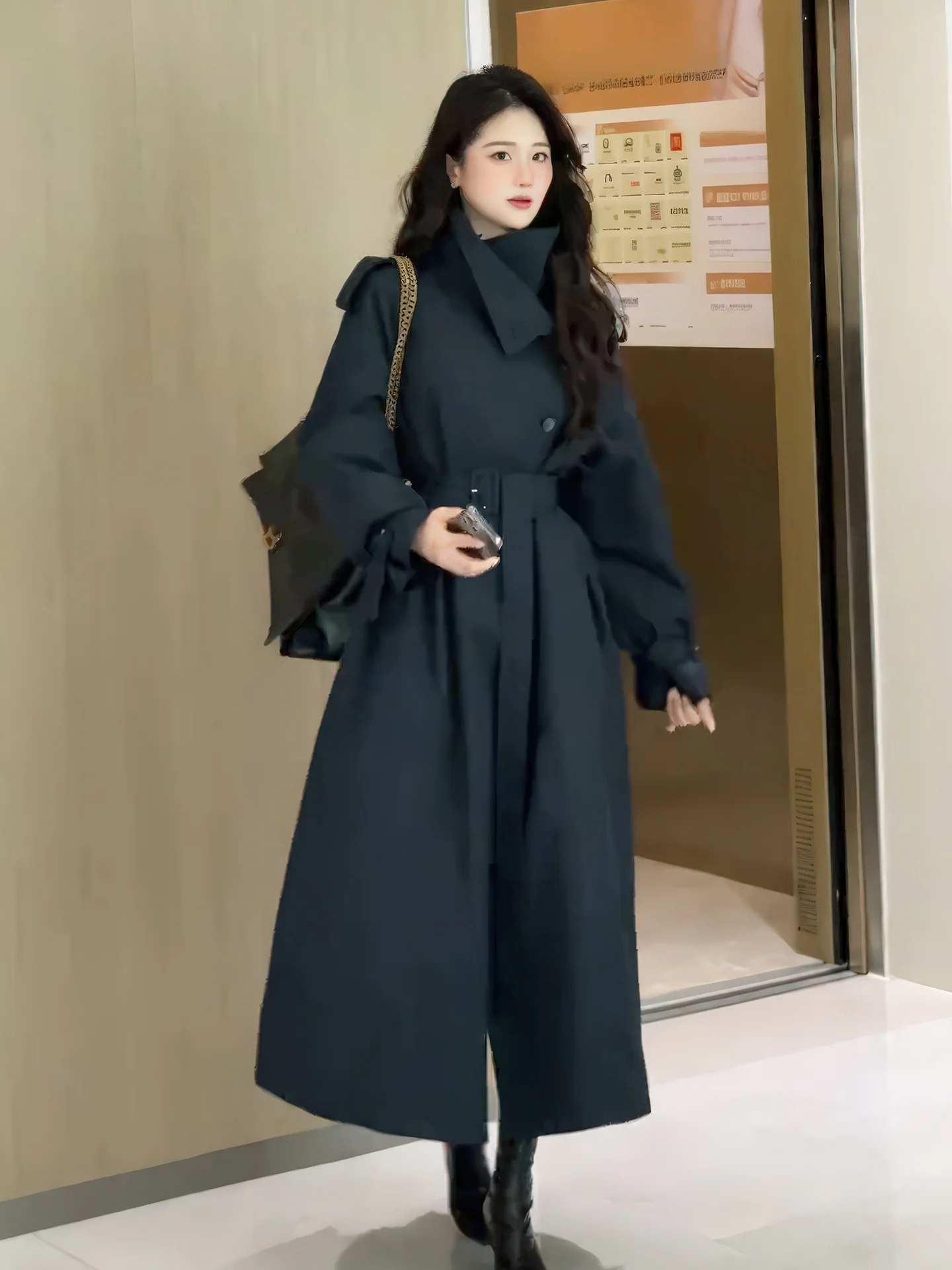 

Trendy Long Women's down Jaet 2025 New Sle Waist-Cinching Belted Stand Collar Korean Sle Warm Thiened Outerwear