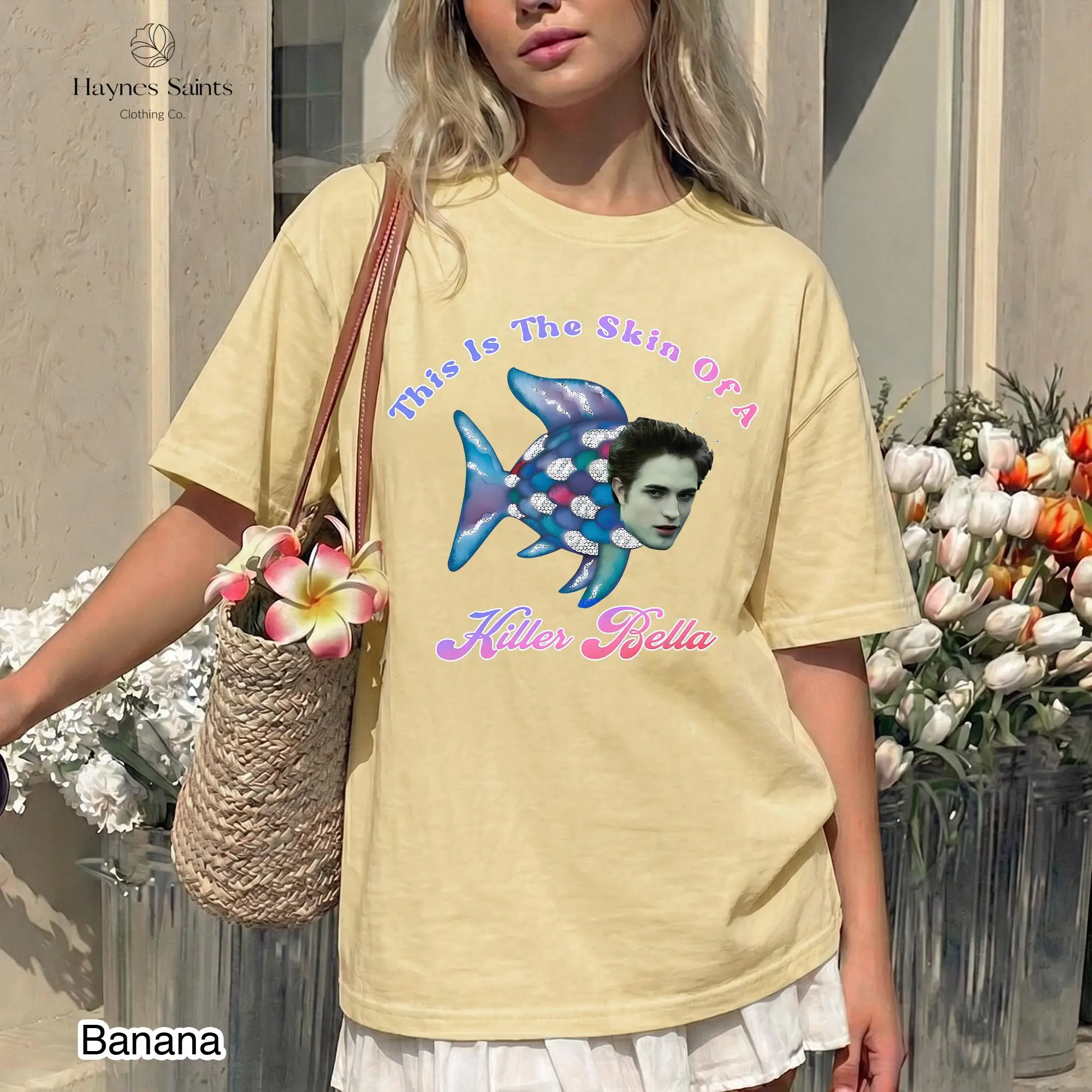 Das ist das T-Shirt „Skin of a Killer Bella“, ein lustiges T-Shirt mit einem Vampir-Fisch-Motiv, ein Retro-T-Shirt mit einem Design, das von Filmen inspiriert ist – ein ideales Geschenk. – Detail 3