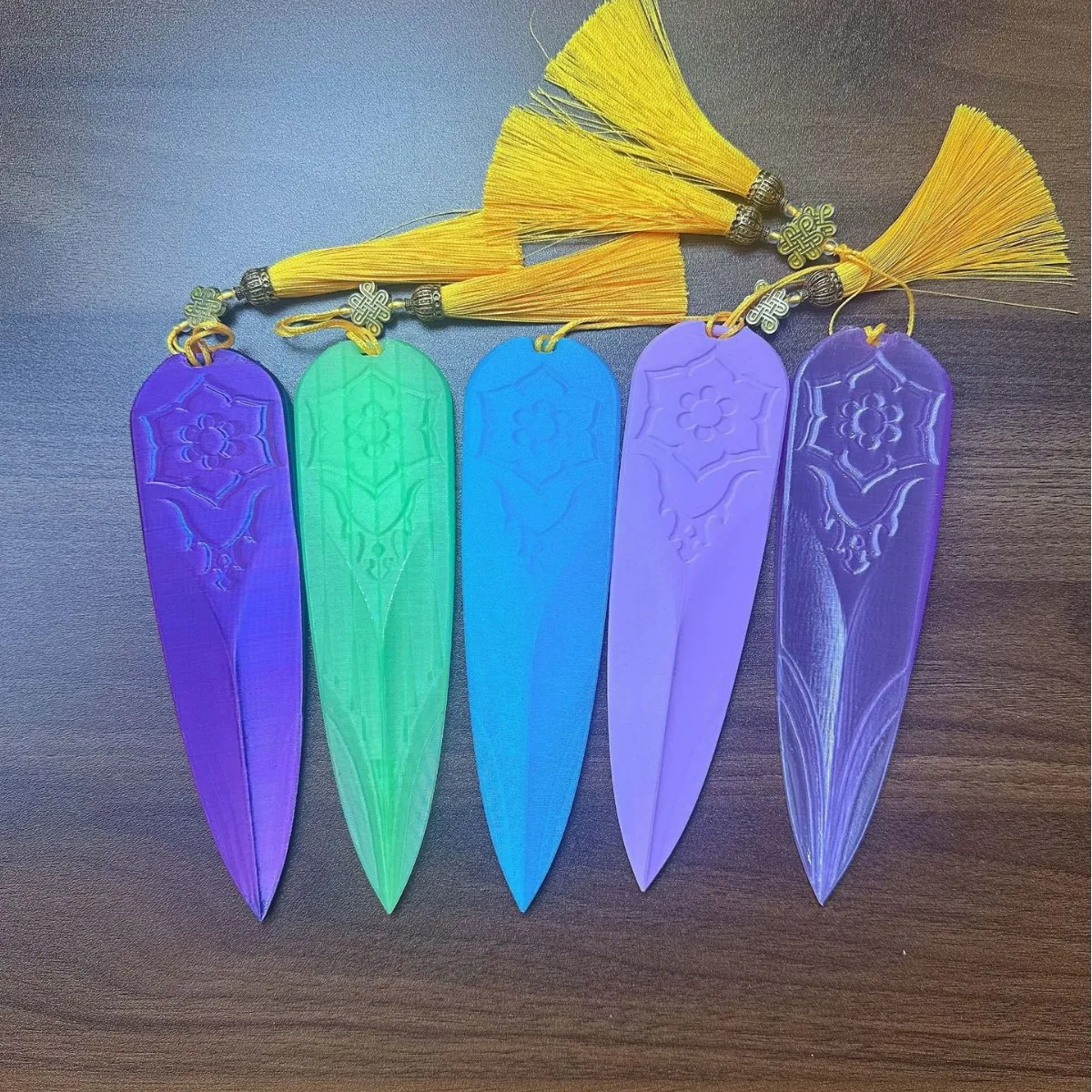 

Zoey Kpop Demon Hunters Cosplay Dart Weapons Light-Up Roleplay Props Halloween Carnival Costume Accessories for Girls