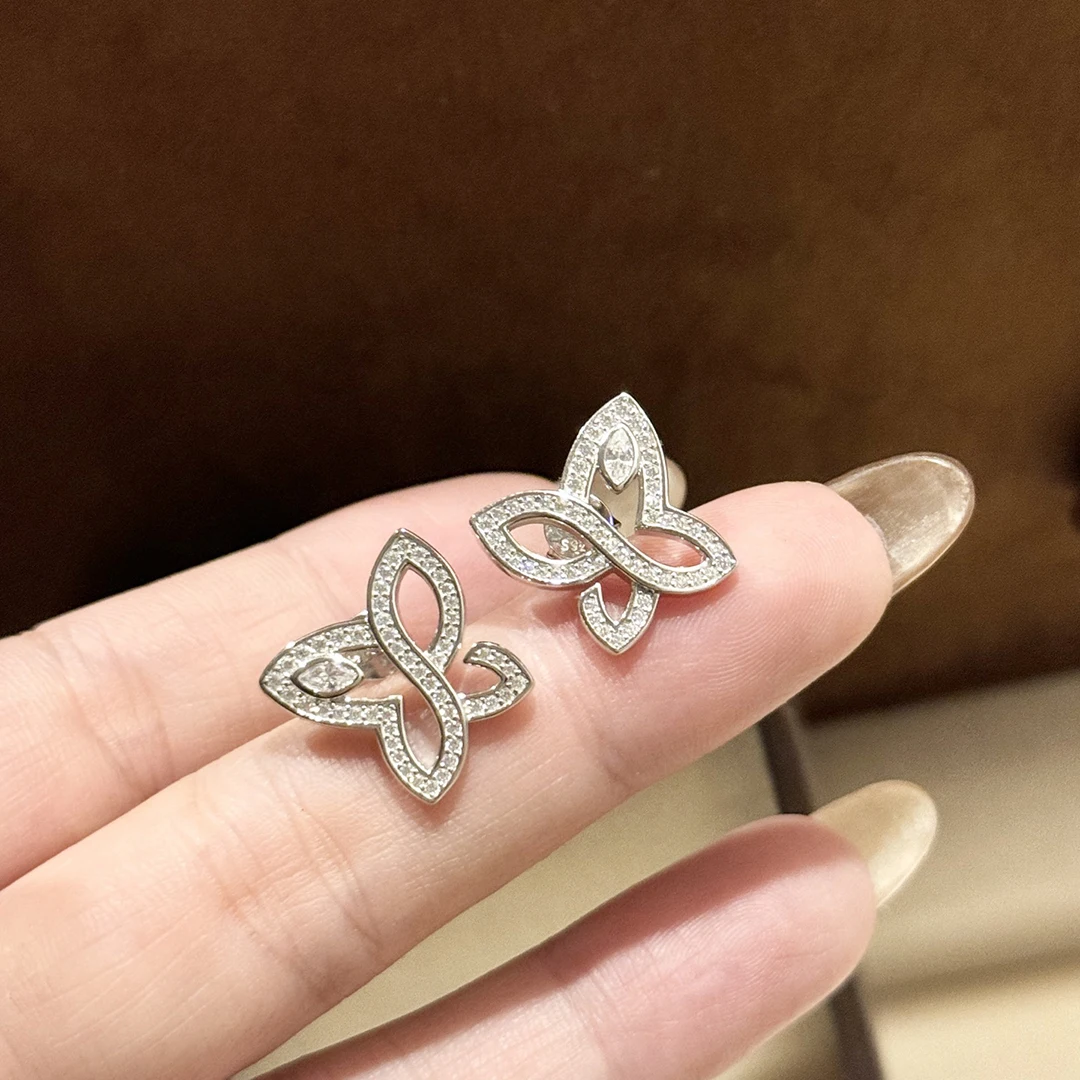 

Exquisite S925 sterling silver plated 18K gold women's earrings. Butterfly and lily shapes. No allergies, no fading