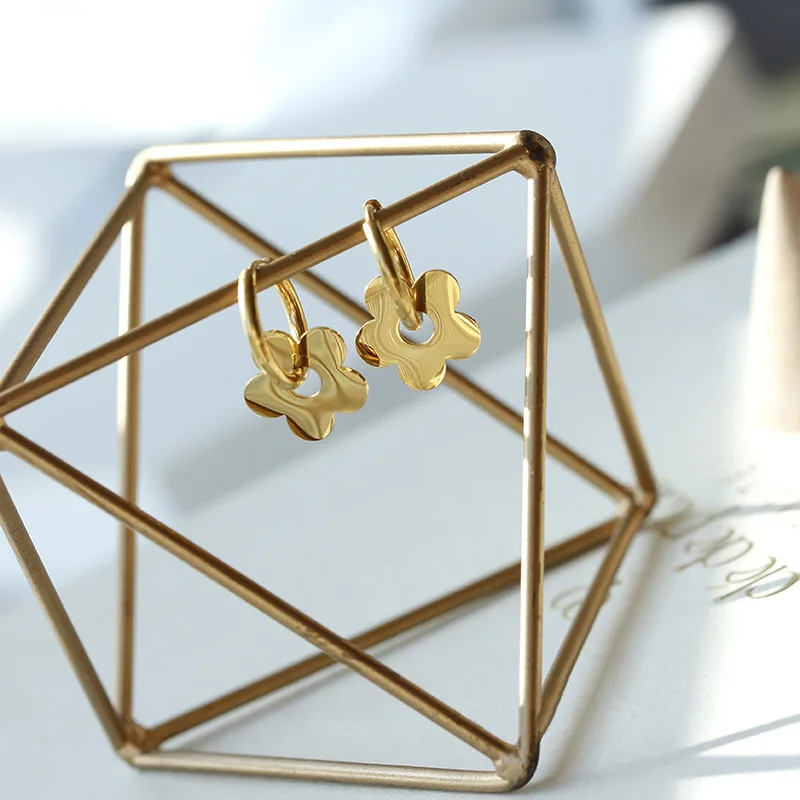New in Stainless Steel Waterproof Daisy Flowers Earrings for Women Girls No Fade Glod Color Jewelry Wholesale