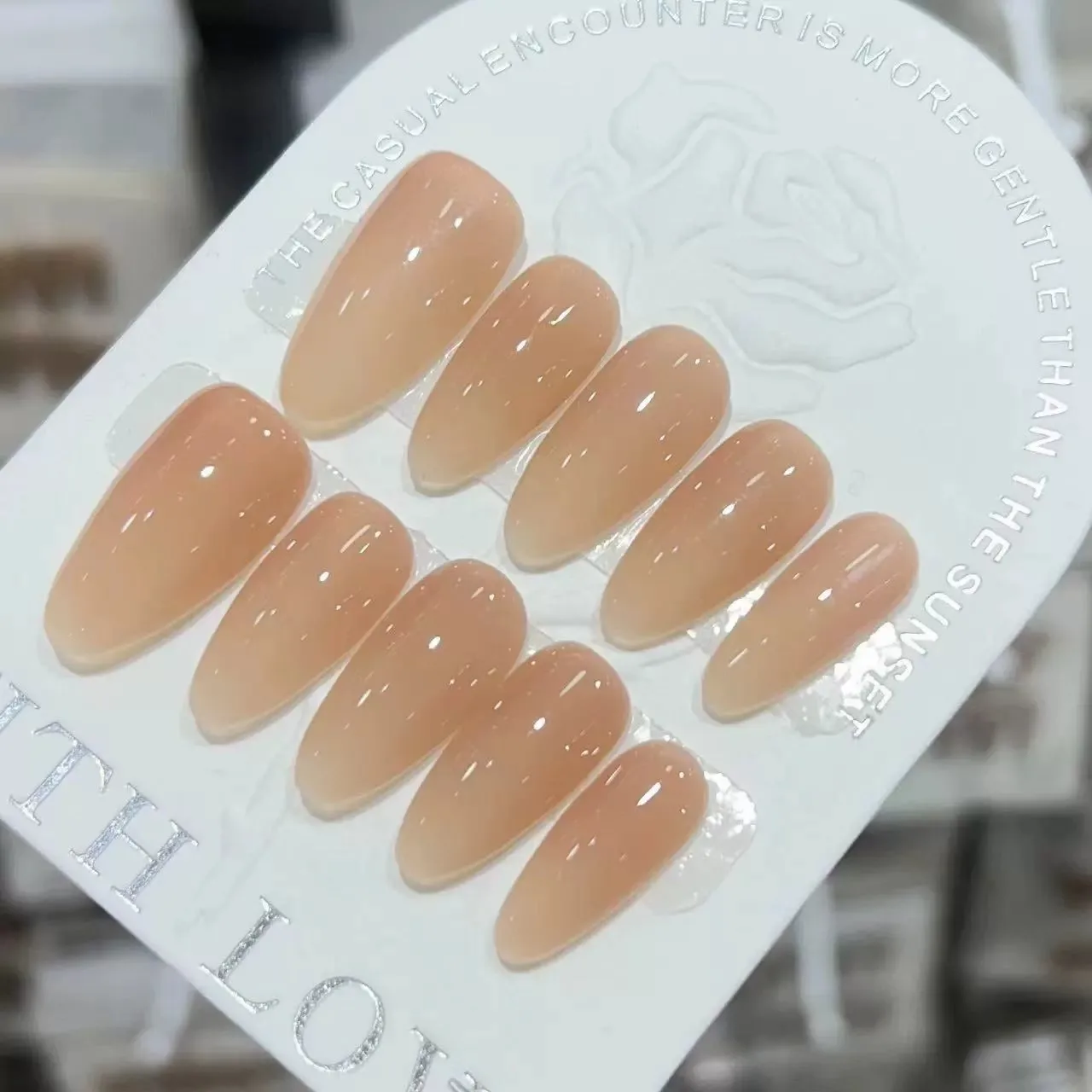 Effen kleur Handgemaakte manicure Nepnagels Druk op nagels Temperament Amandel Zacht Naakt Gradiënt Kunstnagels Lang Draagbaar 10st