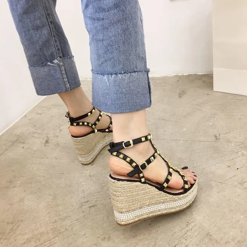 2025 New 10cm Summer Slope Heel Roman High Heels Thick Soled Braided Rivet Toe Open Toe Sponge Cake Sandals for Women Zapatos