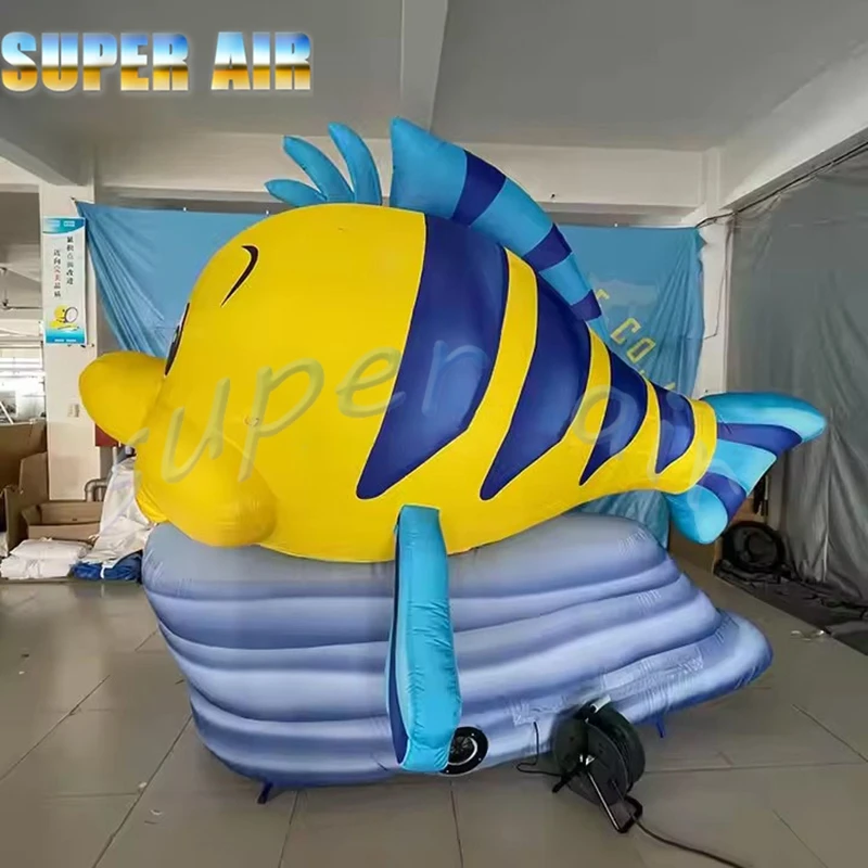 Wunderschönes Meeresorganismus-Modell, aufblasbarer kleiner gelber Croaker für die Aquariumdekoration