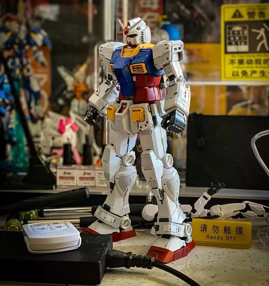 Daban PGU 1/60 Yuanzu 2.0 RX-78-2 Z Funkcją Odkrywania Wnętrza Ramy z Zestawem Lamp Model do Składania Figurki Akcji Prezent