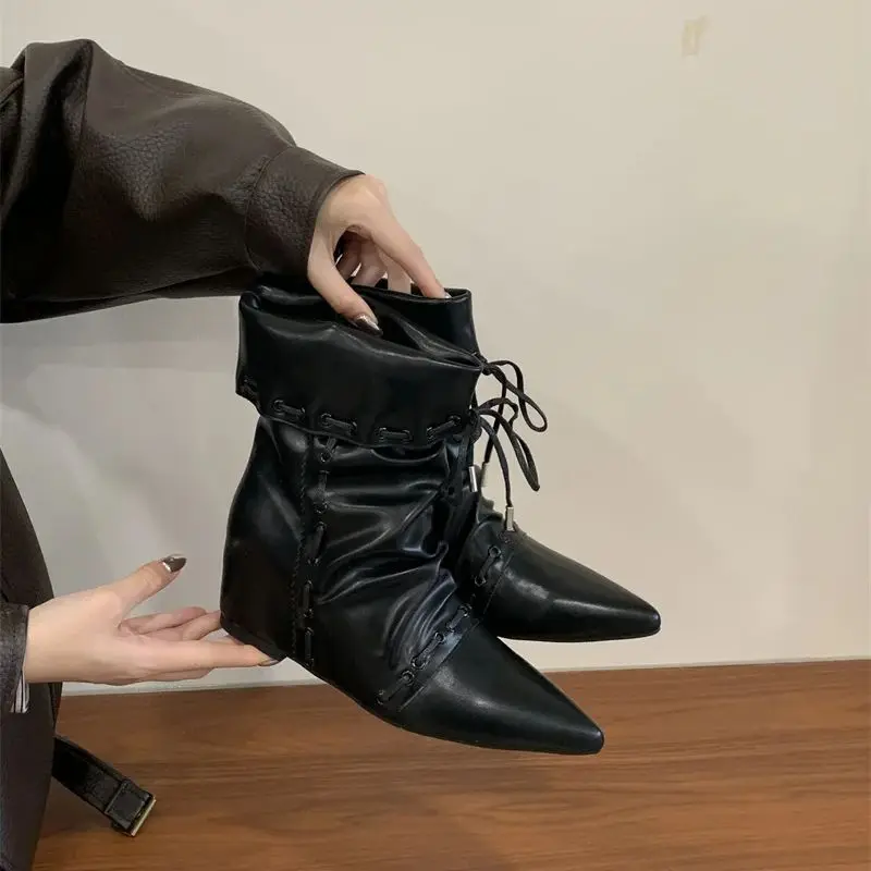 

Коричневые ботильоны, осенняя обувь на танкетке с острым носком, женские замшевые ботинки на высоком каблуке, модная повседневная женская обувь на шнуровке, 2025 г.