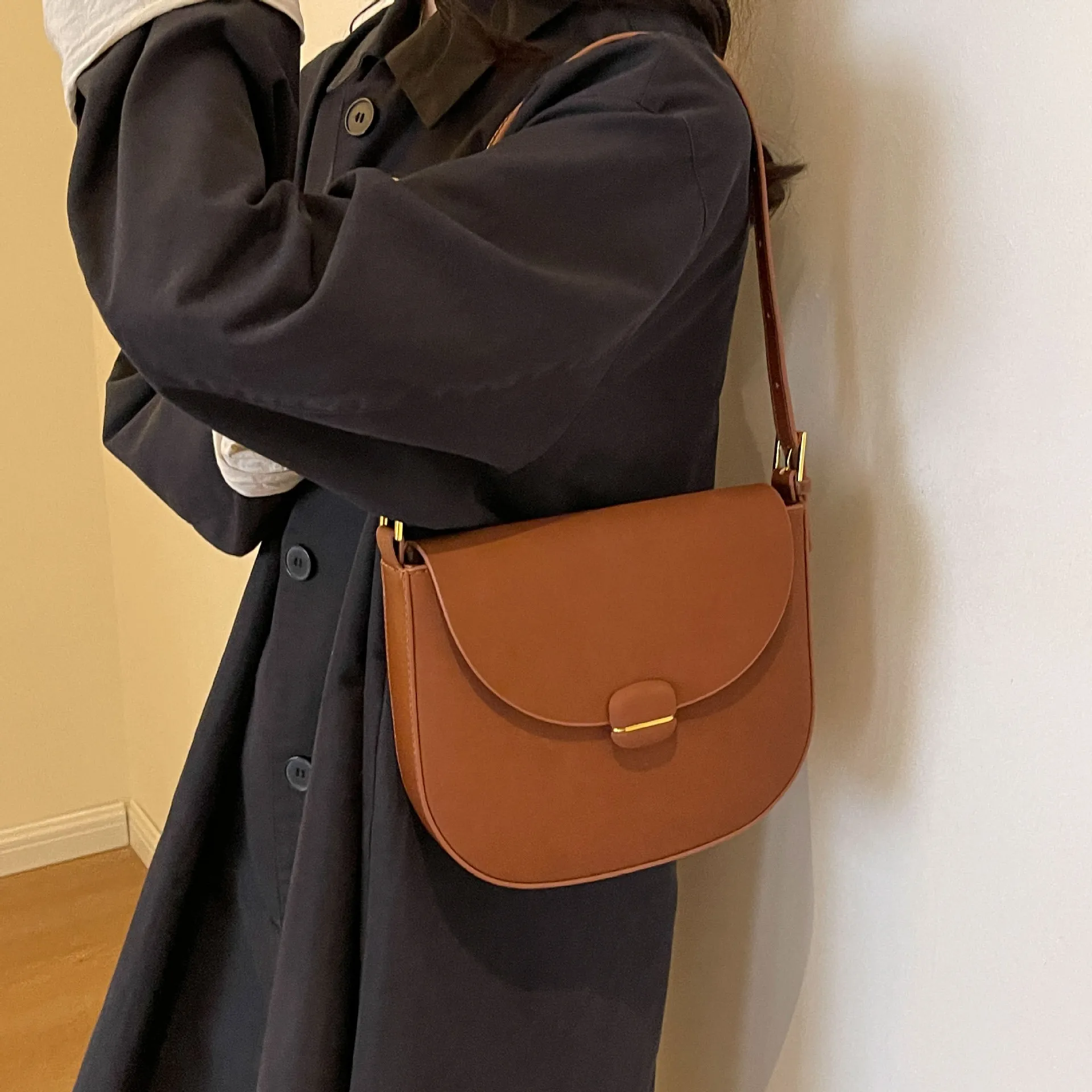 YOUDEYISI Korean Version of Frosted Underarm Bag: Ladies Temperament, One-shoulder Messenger All-match Women\'s Bag