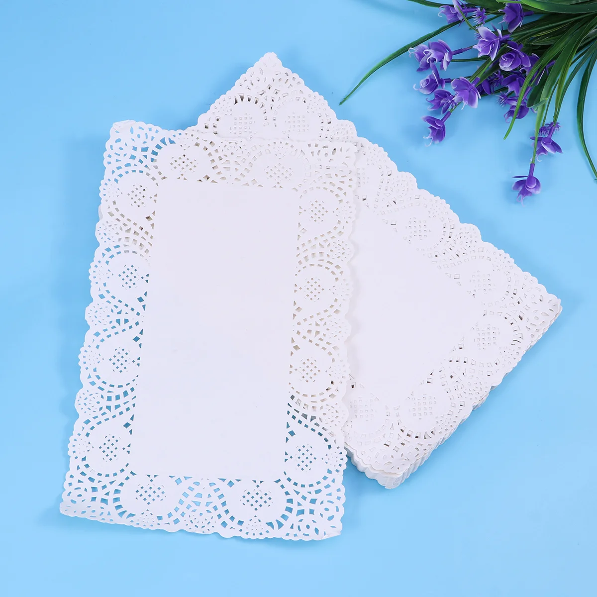 

140Pcs White Lace Paper Doilies Cake Paper Pad Decorative Oil Absorbing Cake Doilies for Party Table Decoration