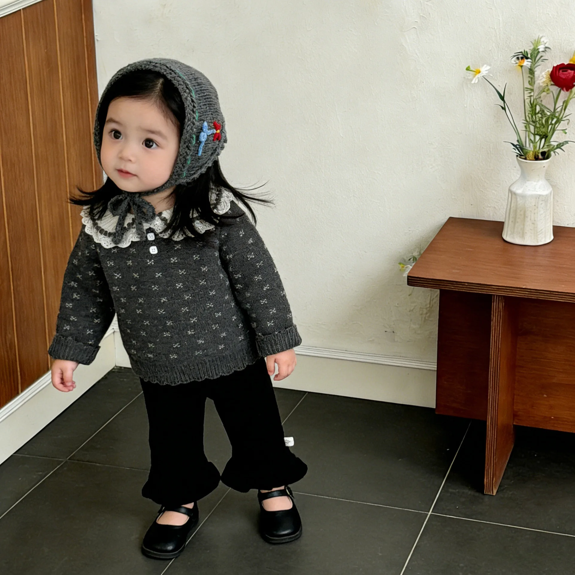 Girls Early Spring Gentle Lazy Doll Collar Knitted Sweater Spring and Autumn Baby Retro Floral Sweater Versatile Bell Pants