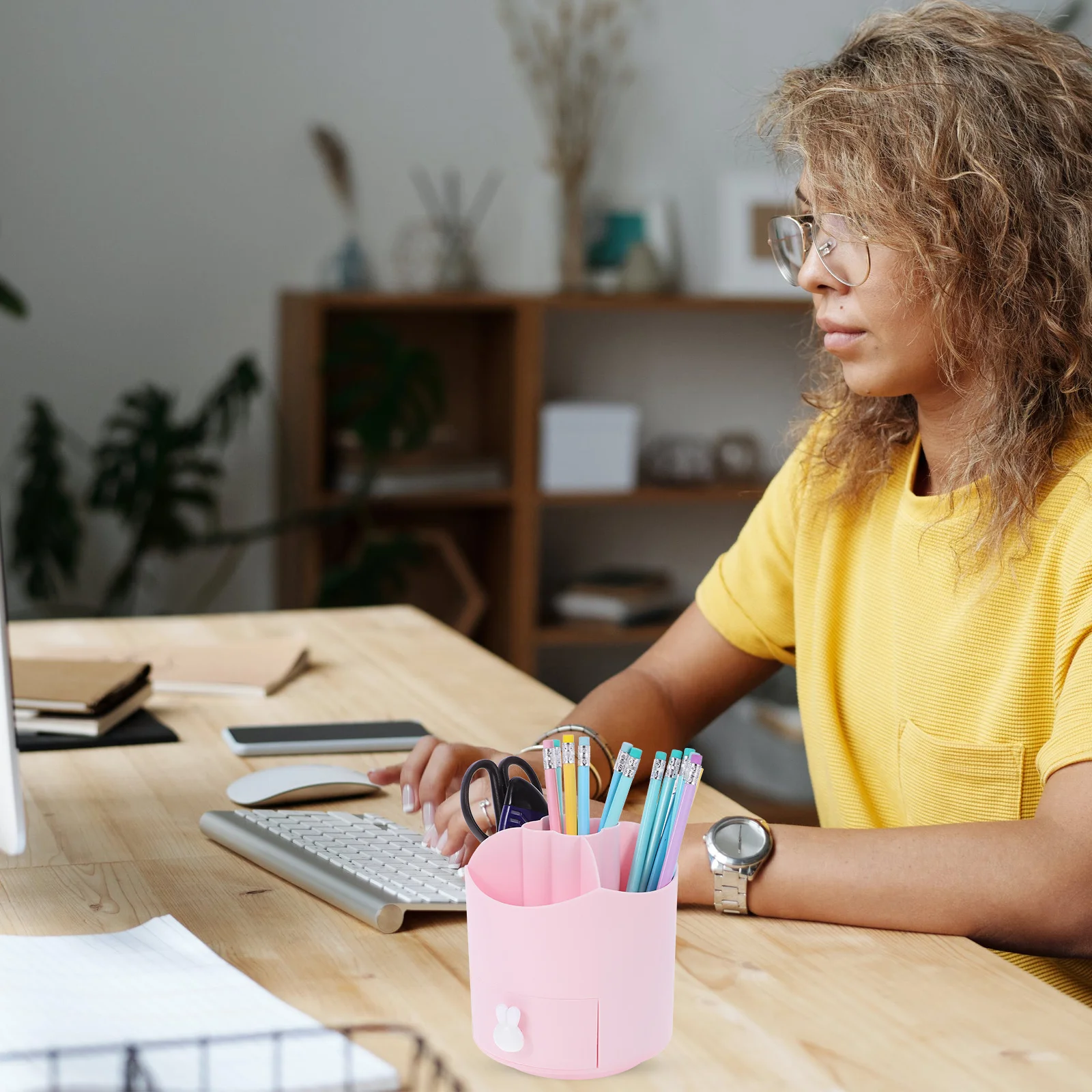 

Rotating Desktop Pen Holder Multi-Compartment Makeup Brush Organizer Brush Case Stationery Organizer Storage for Office