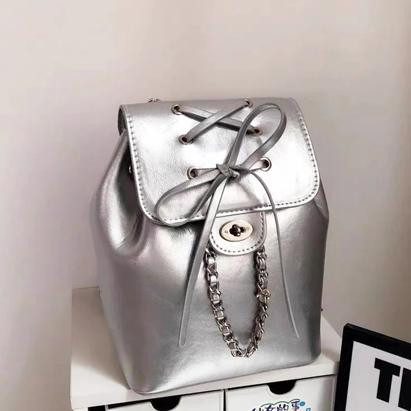 

Korean Casual Backpacks For Women Luxury Designer Handbag And Purses 2024 New In PU Sliver Bow Hanging Ornaments Chains Shoulder