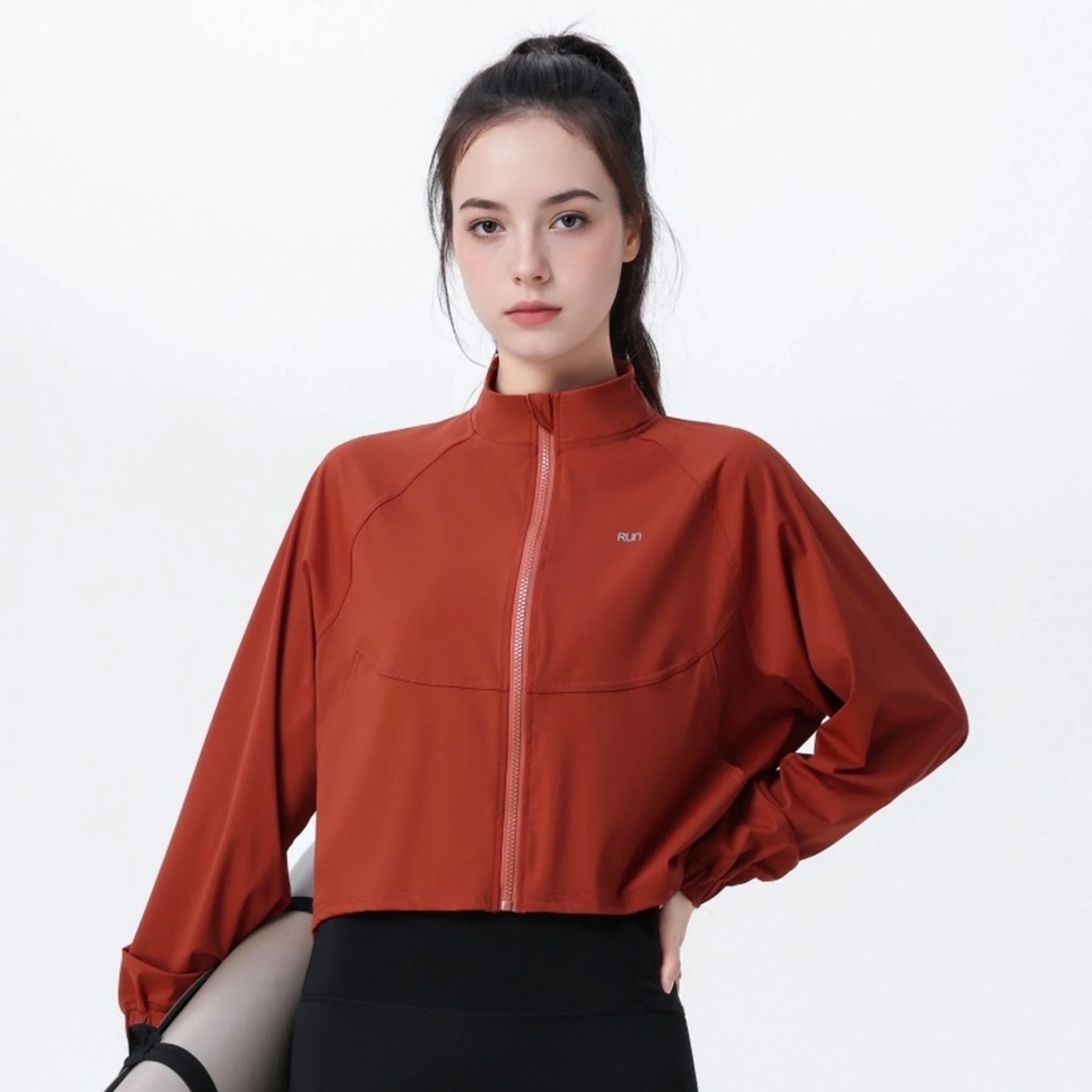 Jaqueta feminina de corrida à prova de vento PHIGEER, casaco curto de treino de ioga slim fit, top leve de ioga com zíper completo, roupa de rua