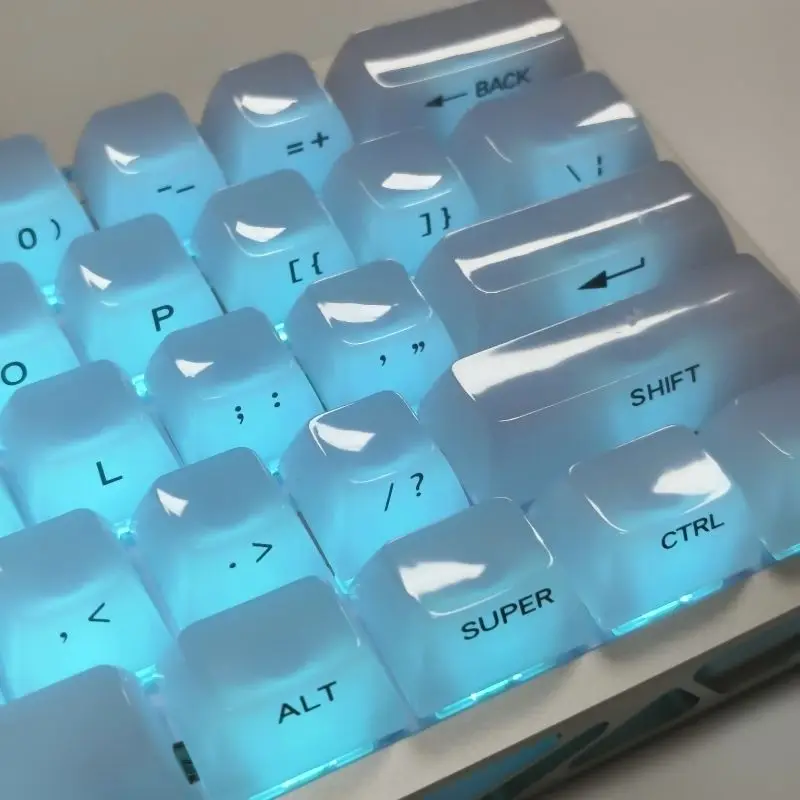 

White marble is engraved on the side, keycaps are misty and hazy PC light transmission adaptation, little bee, Maijia lion magne