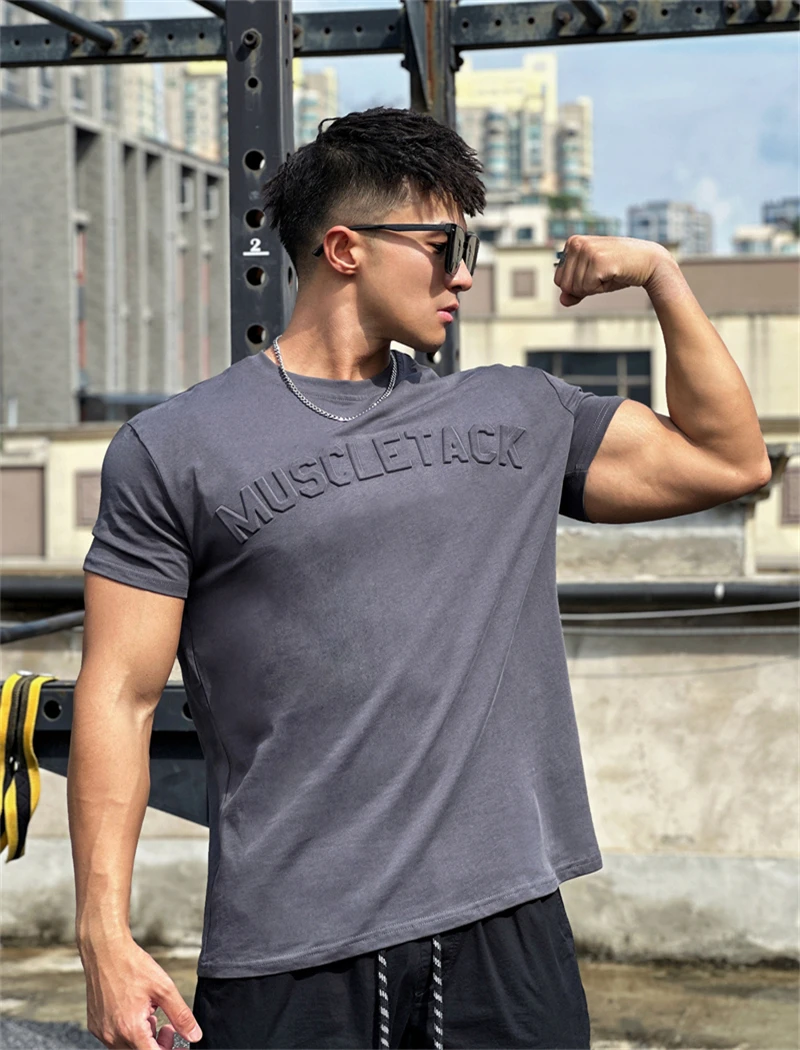 Summer casual men's T-shirt top fashion crew-neck cotton sports men short sleeve convex logo design men's wear