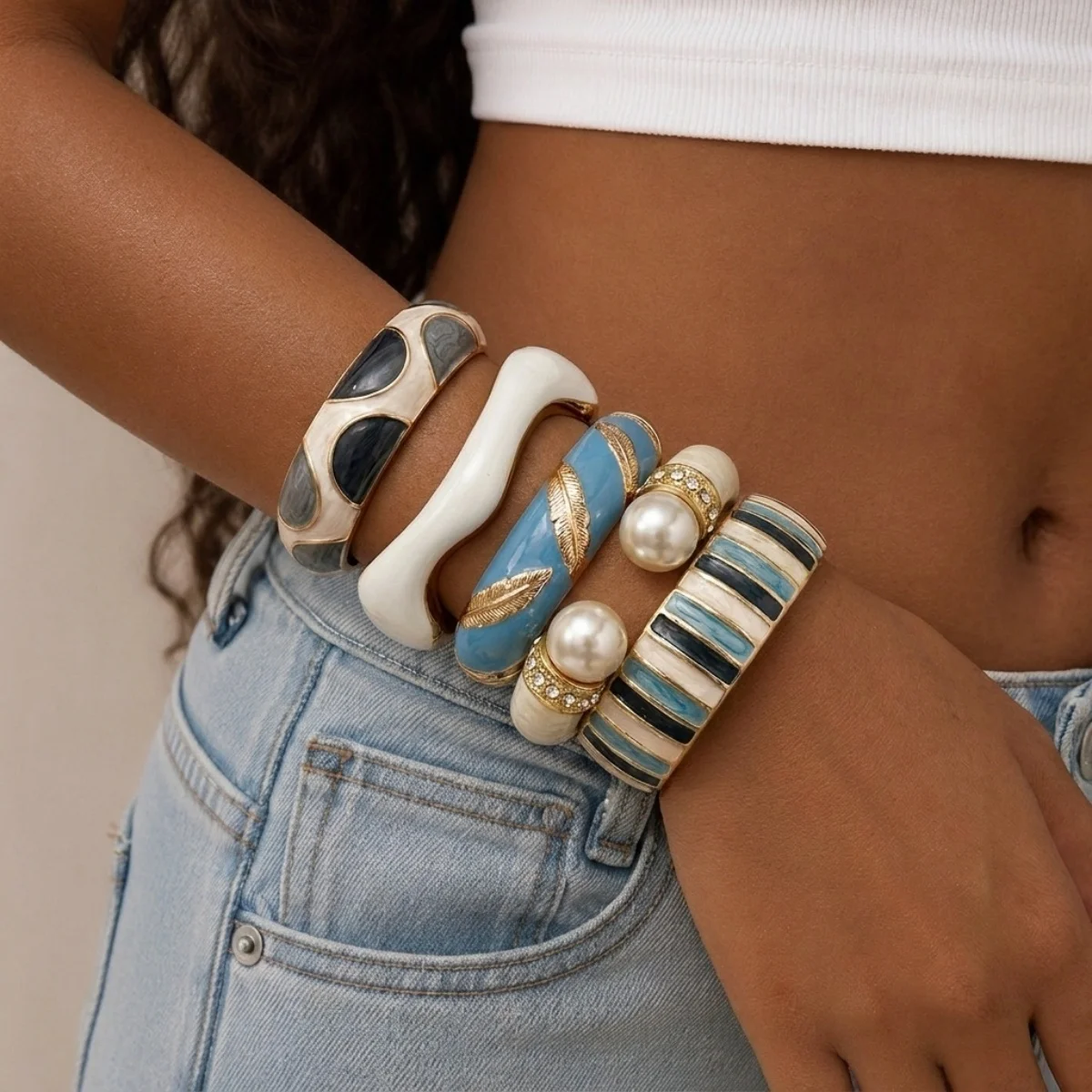 Trendige blau-weiße Emaille-Manschettenarmbänder für Damen und Herren, Vintage, unregelmäßige Streifen, stapelbarer Armreif, Partyschmuck – Detail 24