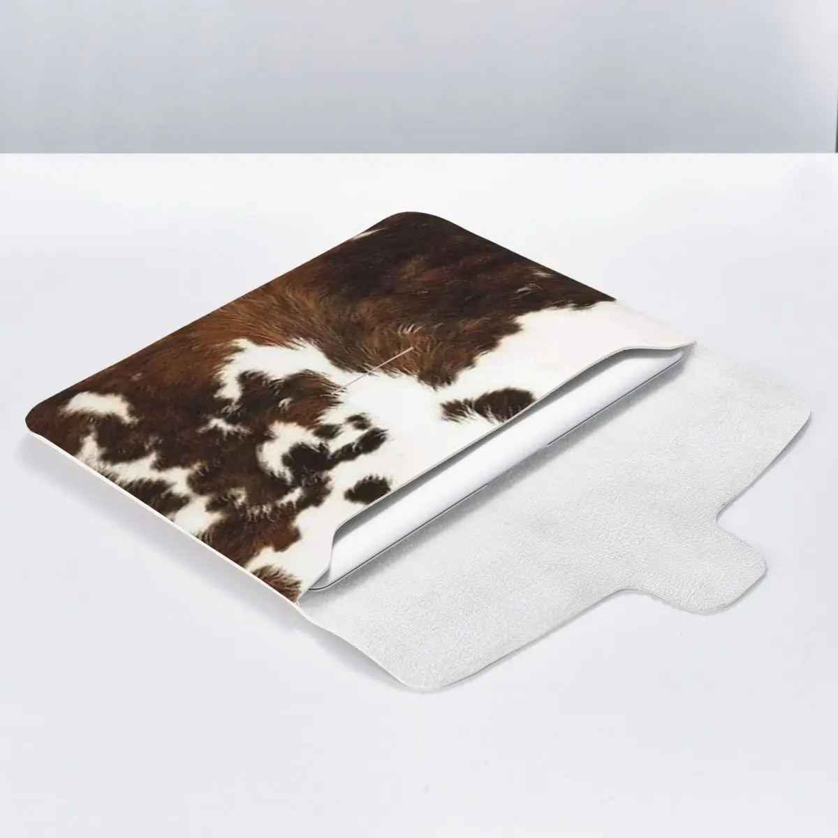 Stylish Cow Fur Cowhide Texture Cow Skin Print PU Leather Horizontal Laptop Sleeve Shockproof Soft Lining Notebook Case 13 Inch