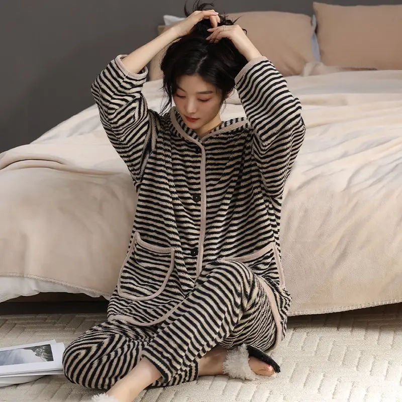 

winter Women's pajamas Korean version stripe Sleepwear hooded suit fleece-lined thicken Pajama Set coral fleece flannel homewear