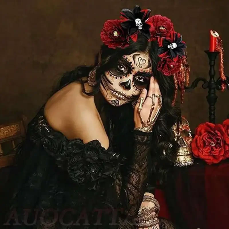 Ein Gotischer Haarschmuck für Damen - Doppeltes Totenkopf- und Zucker-Schädel-Design, Ideal als Kopfschmuck für den Tag der Toten – Detail 3
