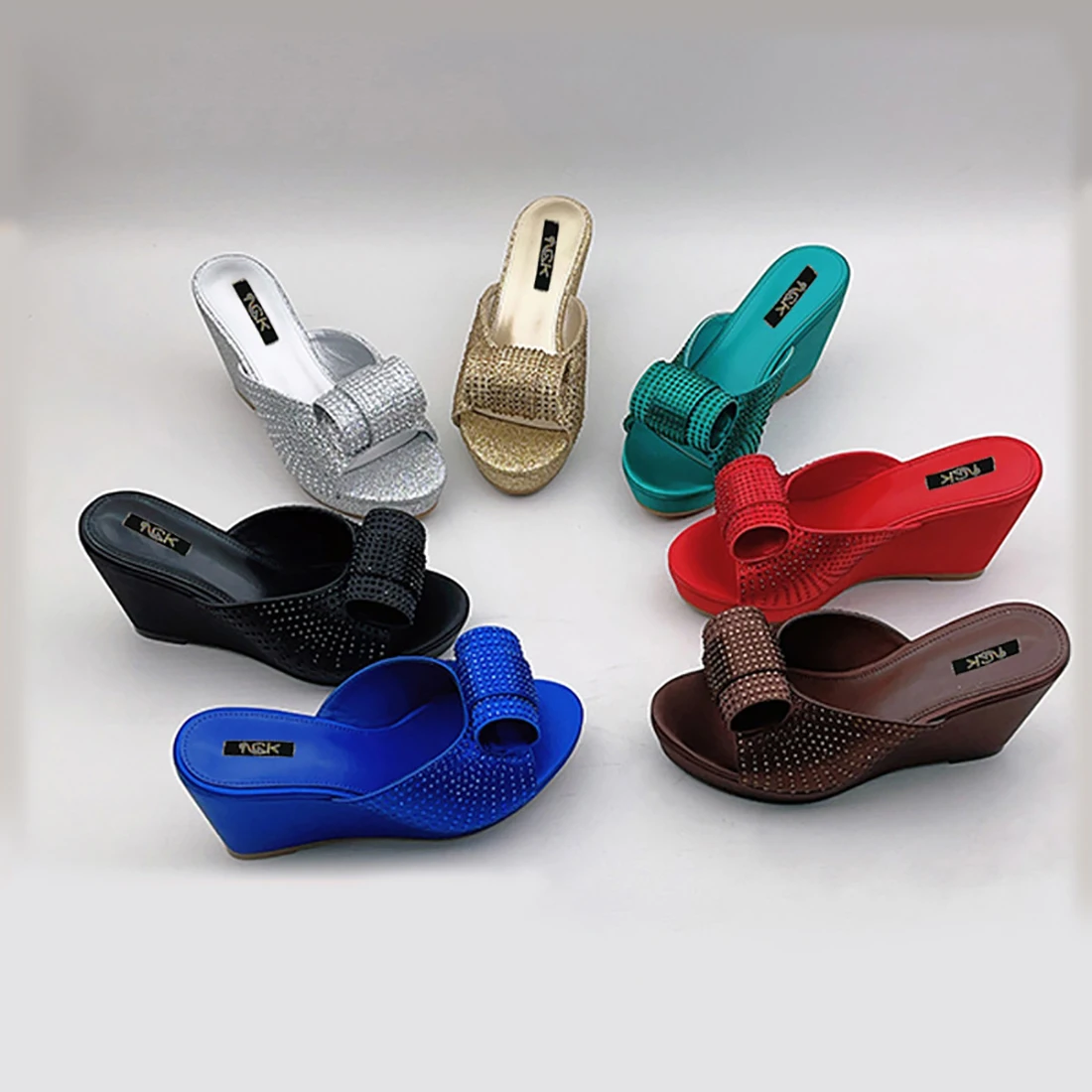 

Hot-selling Rhinestone High-heeled Slippers for Women, Non-slip Plastic Wedge Sandals, Outdoor Thick-soled High-heeled Shoes