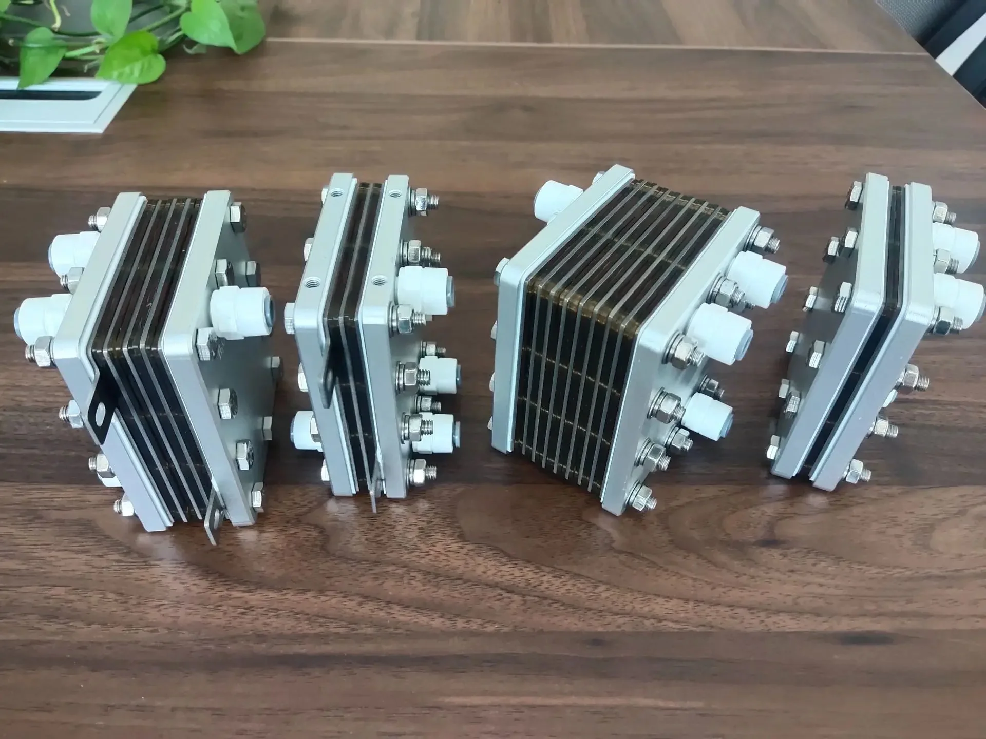 

Green Hydrogen Micro PEM Electrolyser Stack System 1000mL/min Adjustable Hydrogen Production Hydrogen Generator