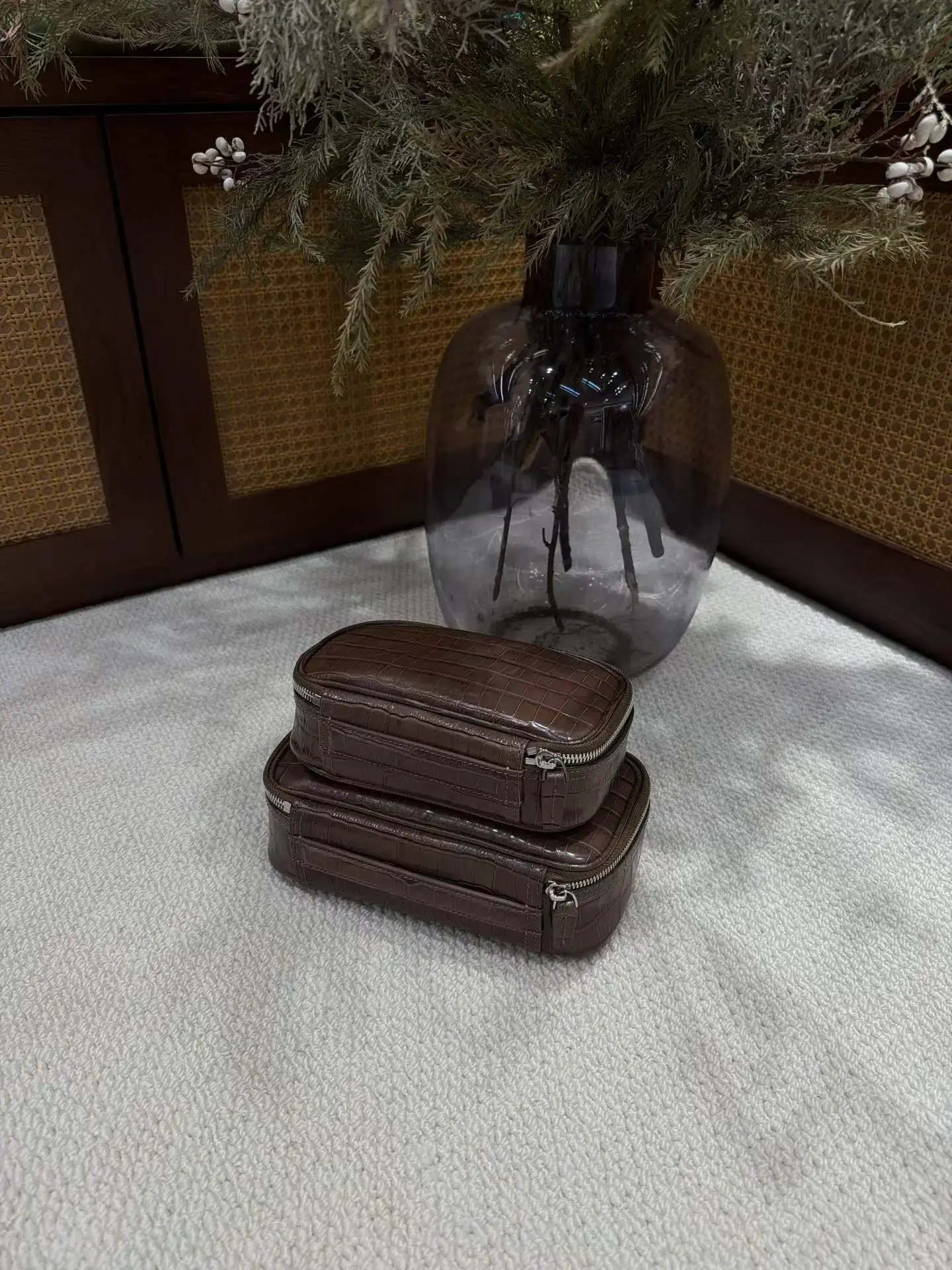 Krokodil-Geprägte Leder Mini-Kosmetiktasche Toilettenartikel-Organizer Tragbare Kosmetiktasche in Verschiedenen Farben und Größen Erhältlich – Detail 20