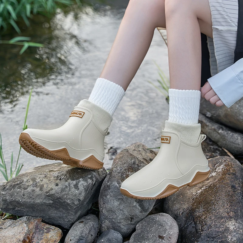 Women's Fashionable Color Block Waterproof Anti-Slip Short Rain Boots Warm Fleece Lined Slip-On PVC Booties for Men And Women