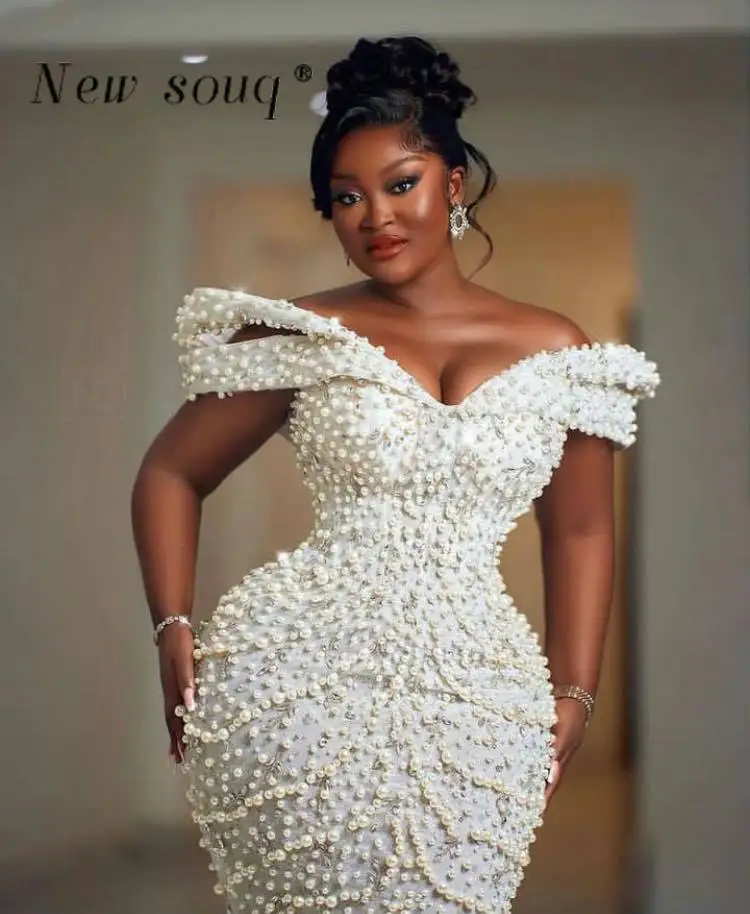 African Plus Size Off the Shoulder Feathers Mermaid Wedding Dresses for Brides Heavy Pearls Beaded Nigerian Bridal Gowns 2024