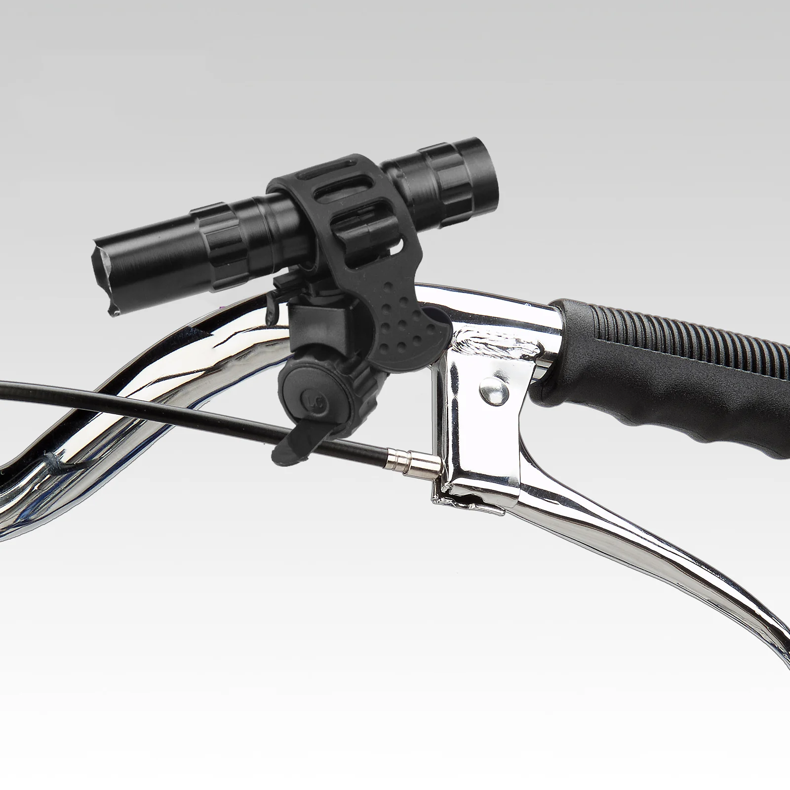 

Universal Bicycle Flashlight Holder Clip Bike Handlebar Mount 360 Rotation Durable Bracket Easy Install for Cycling Camping